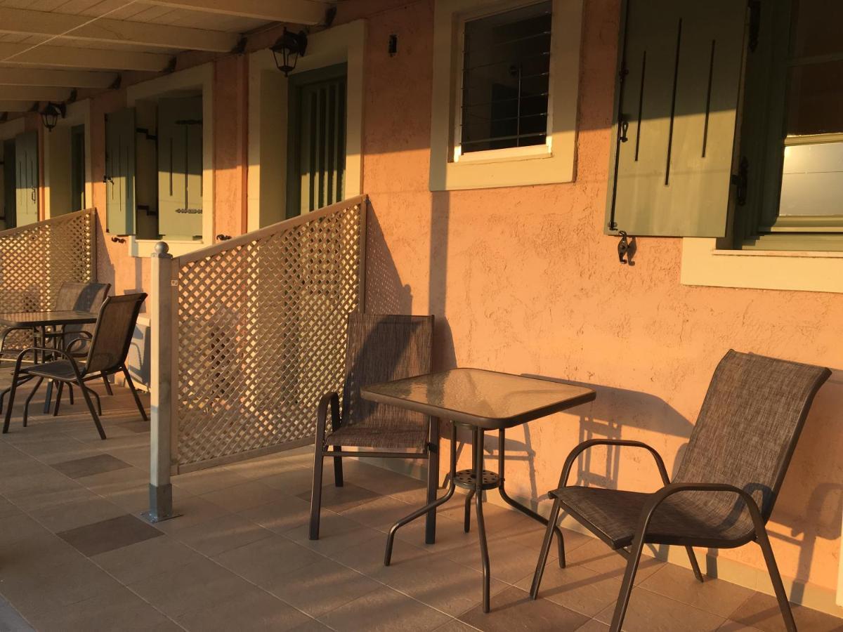 לאסי Despina Studios And Apartments מראה חיצוני תמונה