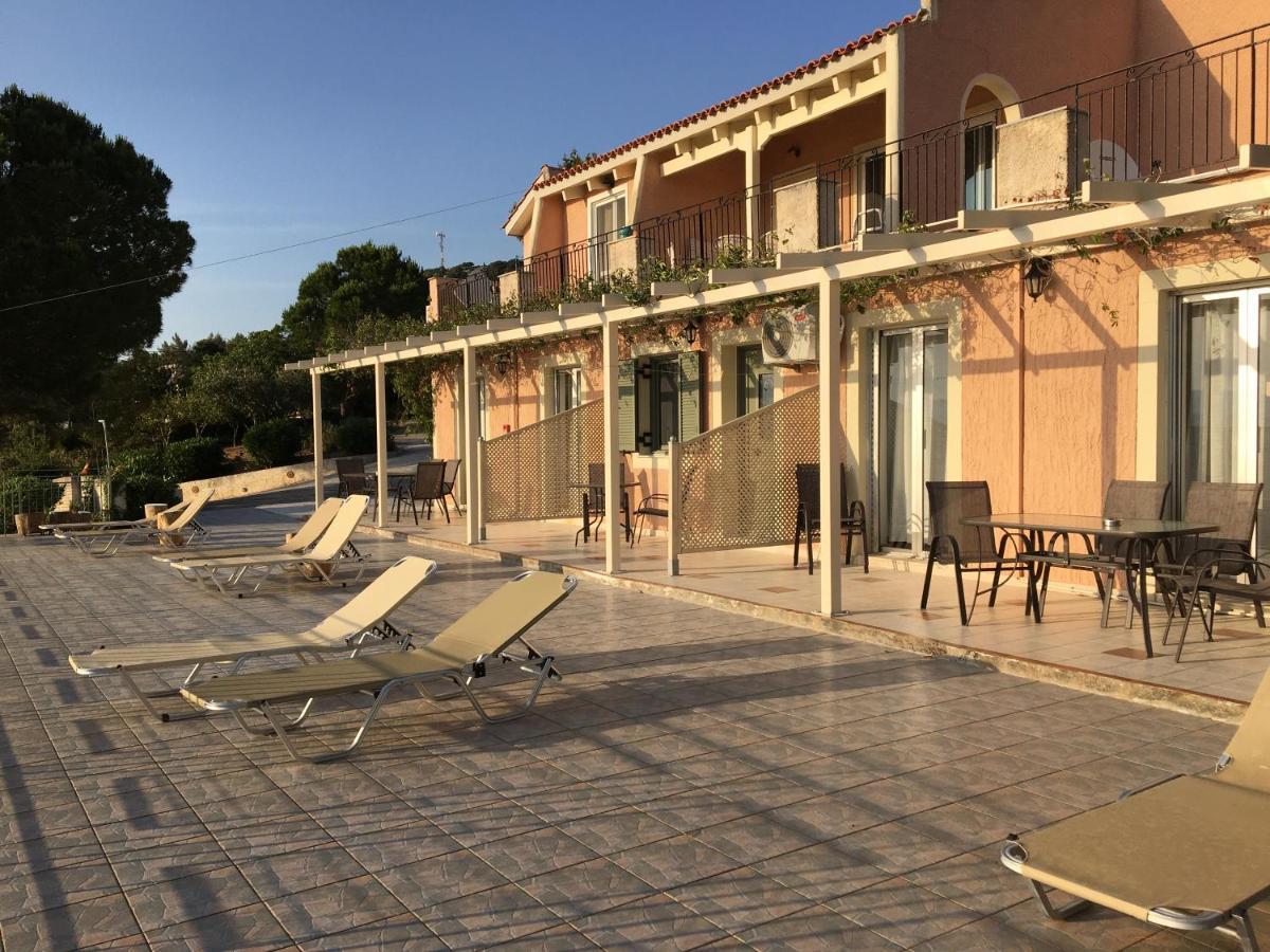 לאסי Despina Studios And Apartments מראה חיצוני תמונה
