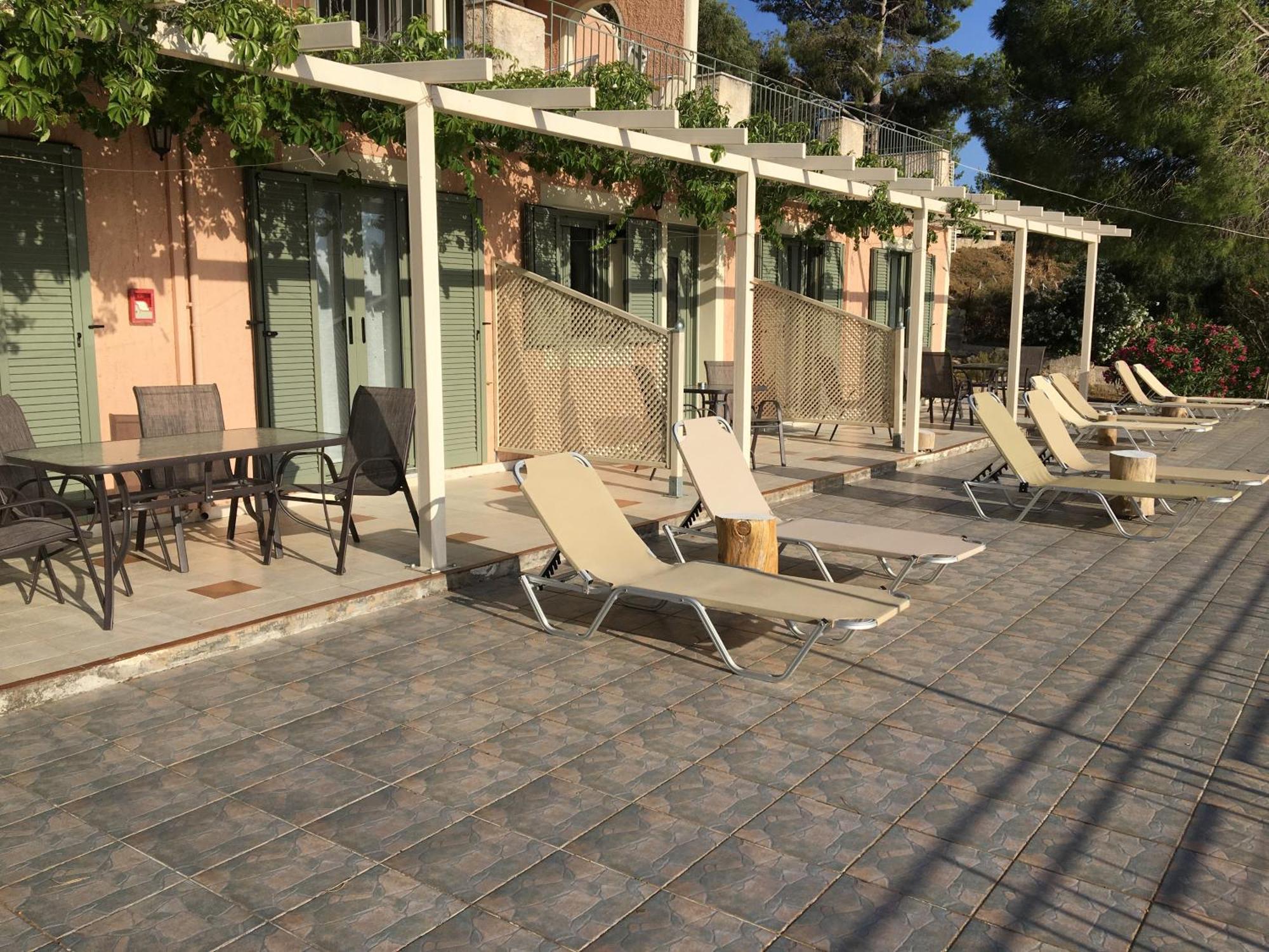 לאסי Despina Studios And Apartments מראה חיצוני תמונה